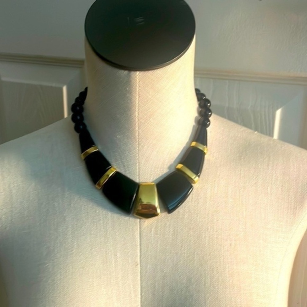 Napier necklace vintage black gold lobster clasp classic jewelry